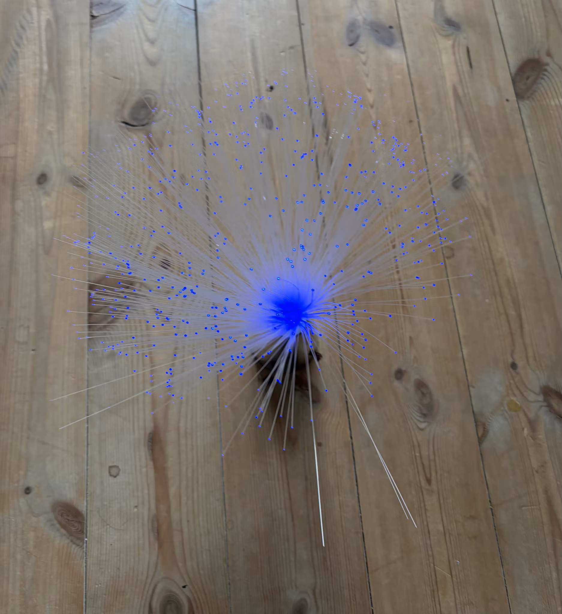 Fiberoptisk bordlampe med farveskift – sølvfarvet, ca. 35 cm