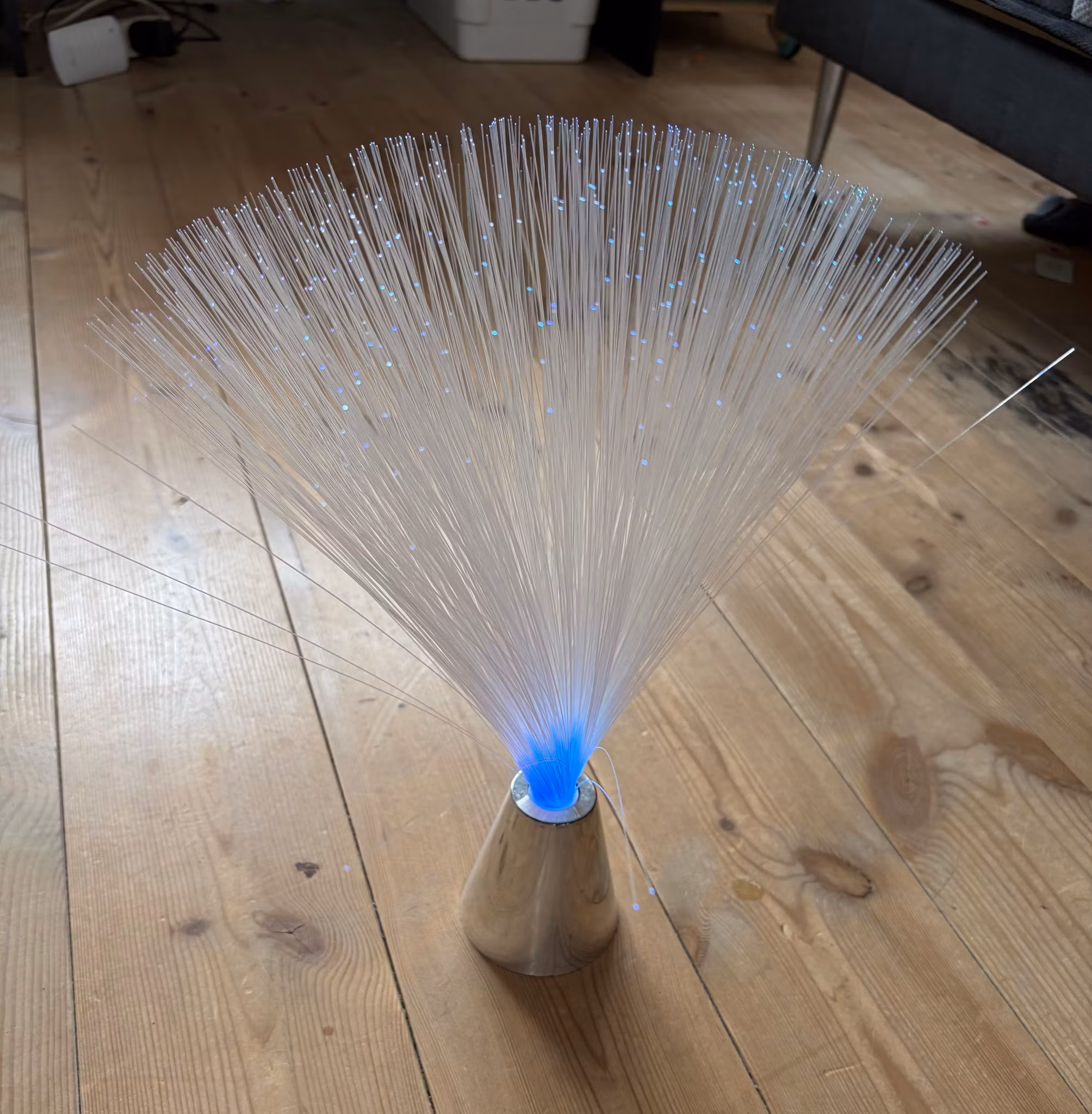 Fiberoptisk bordlampe med farveskift – sølvfarvet, ca. 35 cm