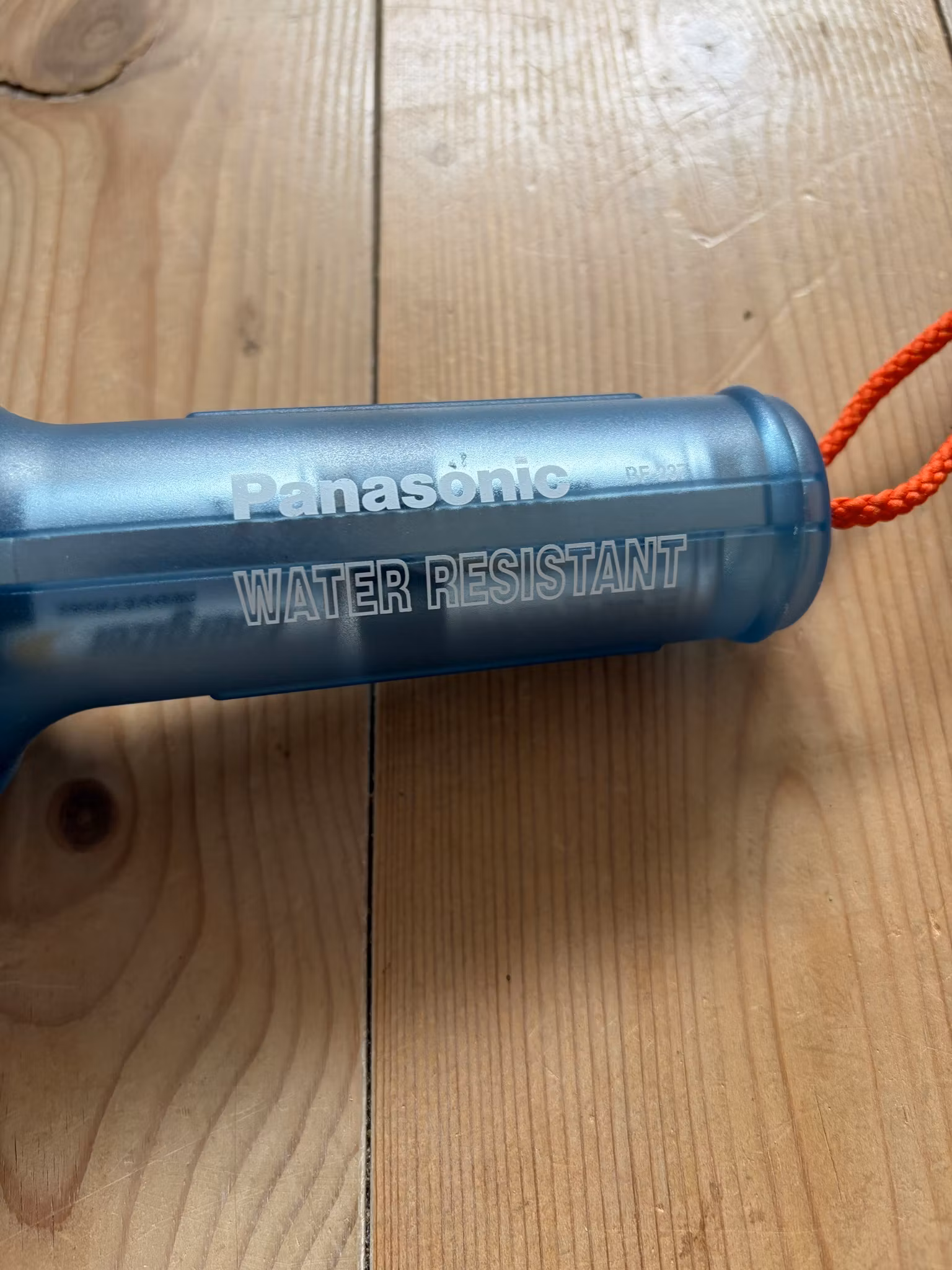 Front på Panasonic BF-237 lommelygte