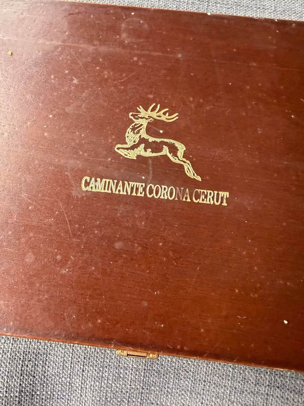 Caminante Corona Cerut cigaræske i træ – ca. 27 cm