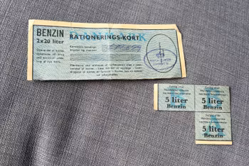 Dansk benzinrationeringskort med 3 mærker – 1956-57
