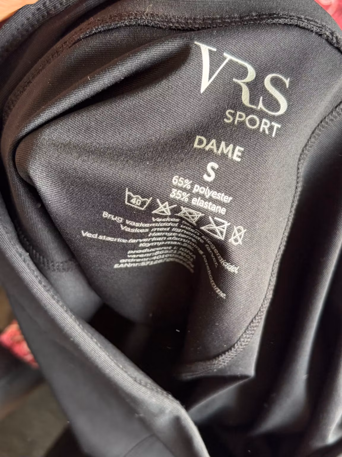 VRS Sport tights, indvendigt mærke med materialesammensætning