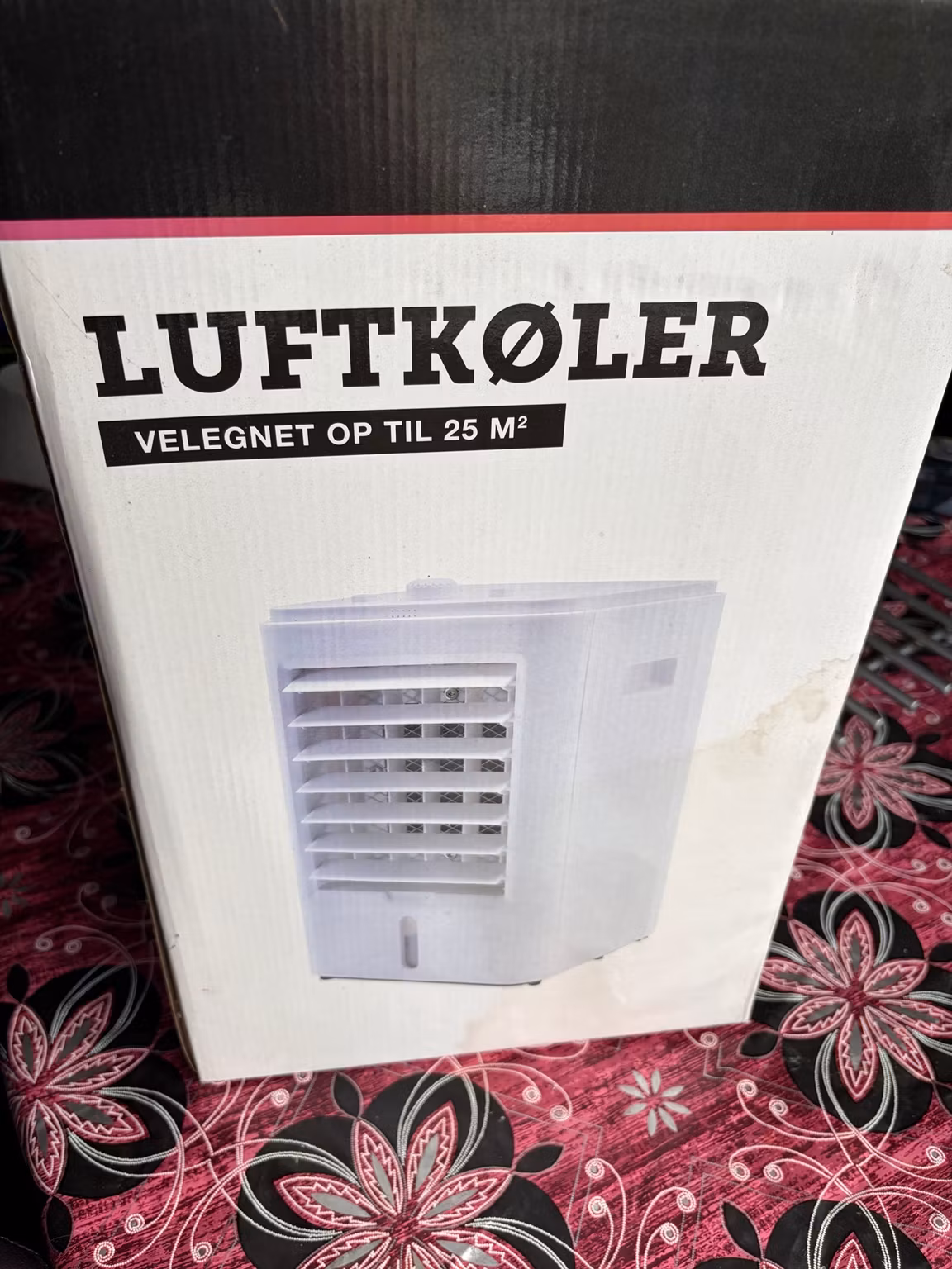 Luftkølerens originale kasse forfra