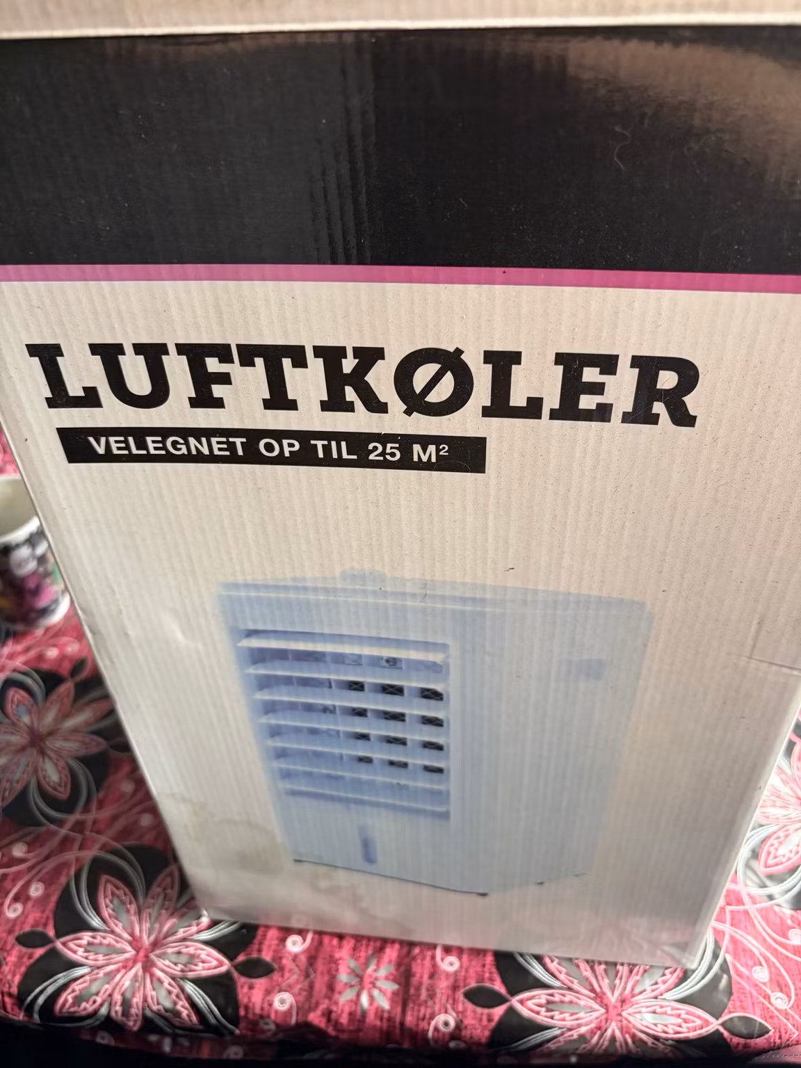 Luftkølerens originale kasse fra siden