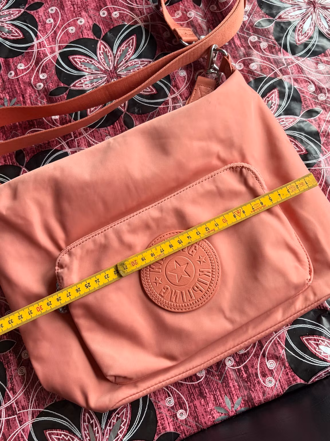 Kipling rosa skuldertaske med aftagelig rem – ca. 34 × 25 cm