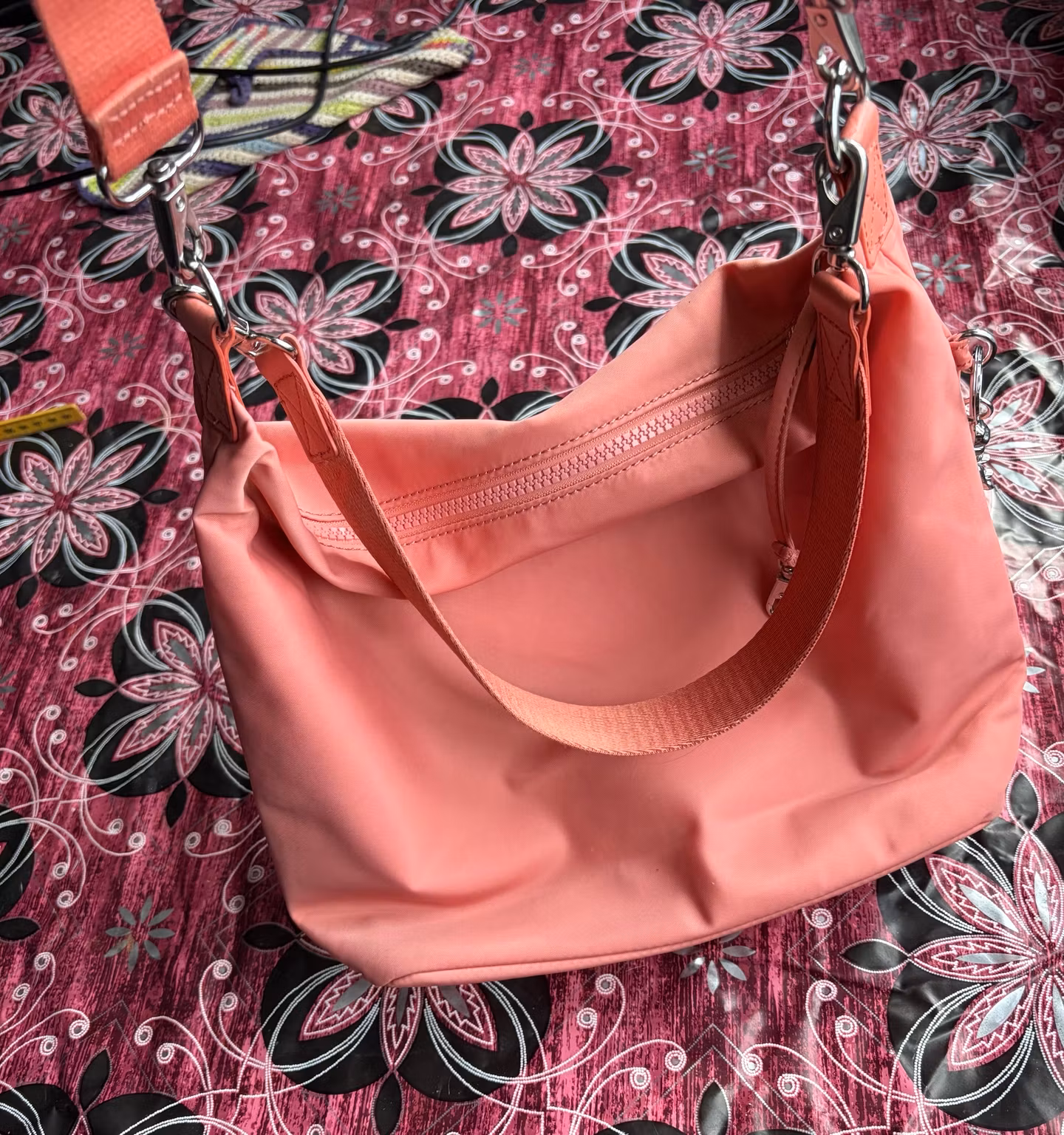 Kipling rosa skuldertaske med aftagelig rem – ca. 34 × 25 cm