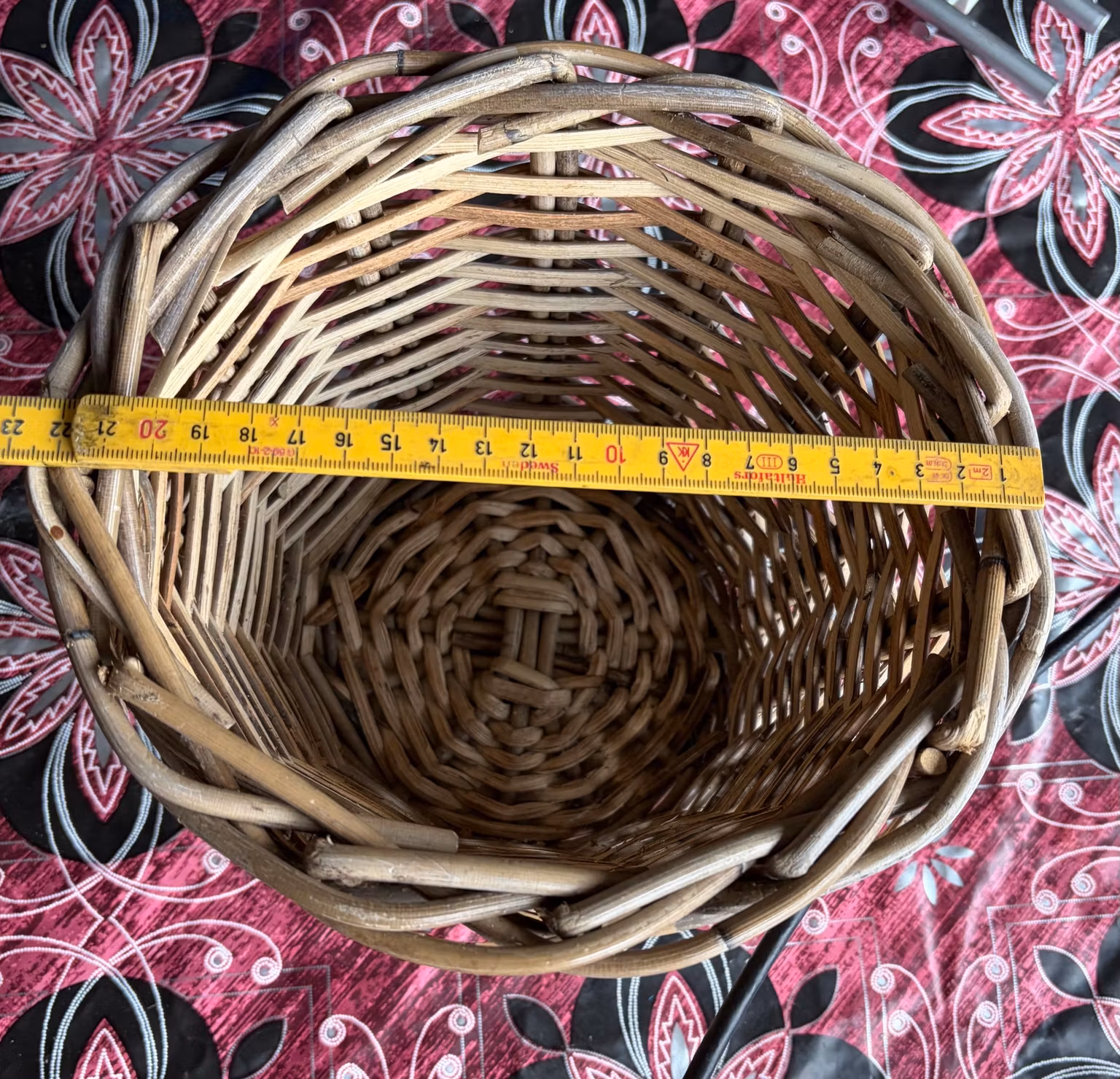 Rund flettet opbevaringskurv – ca. 24 × 18 cm