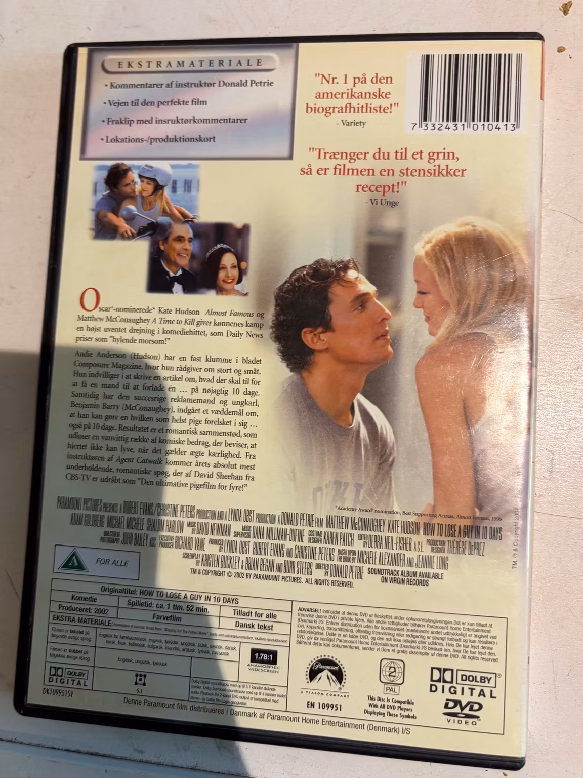 Bagside af DVD-etuiet med dansk tekst og filmoplysninger