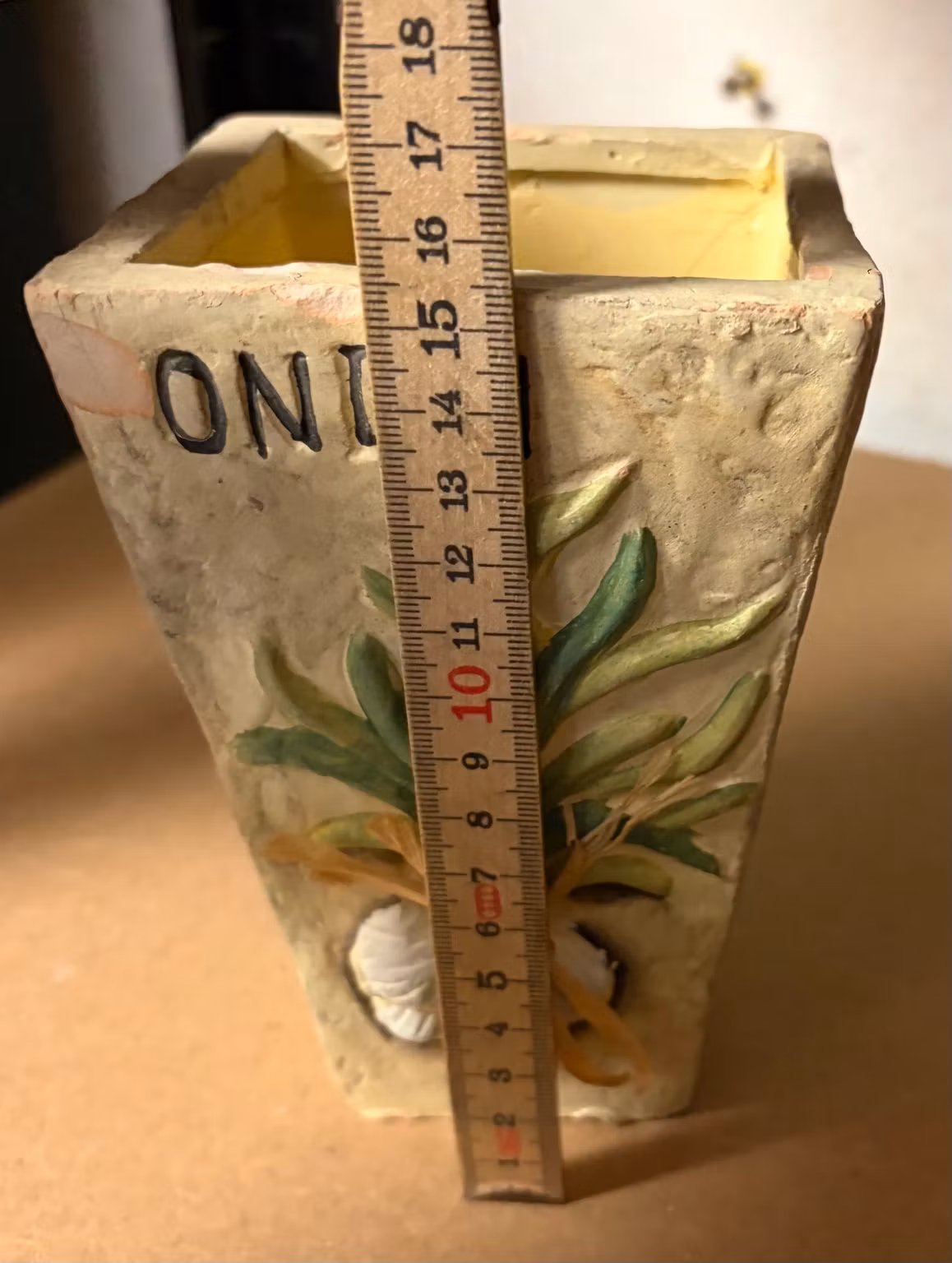 ONION-krukke med løgrelief – ca. 17 cm
