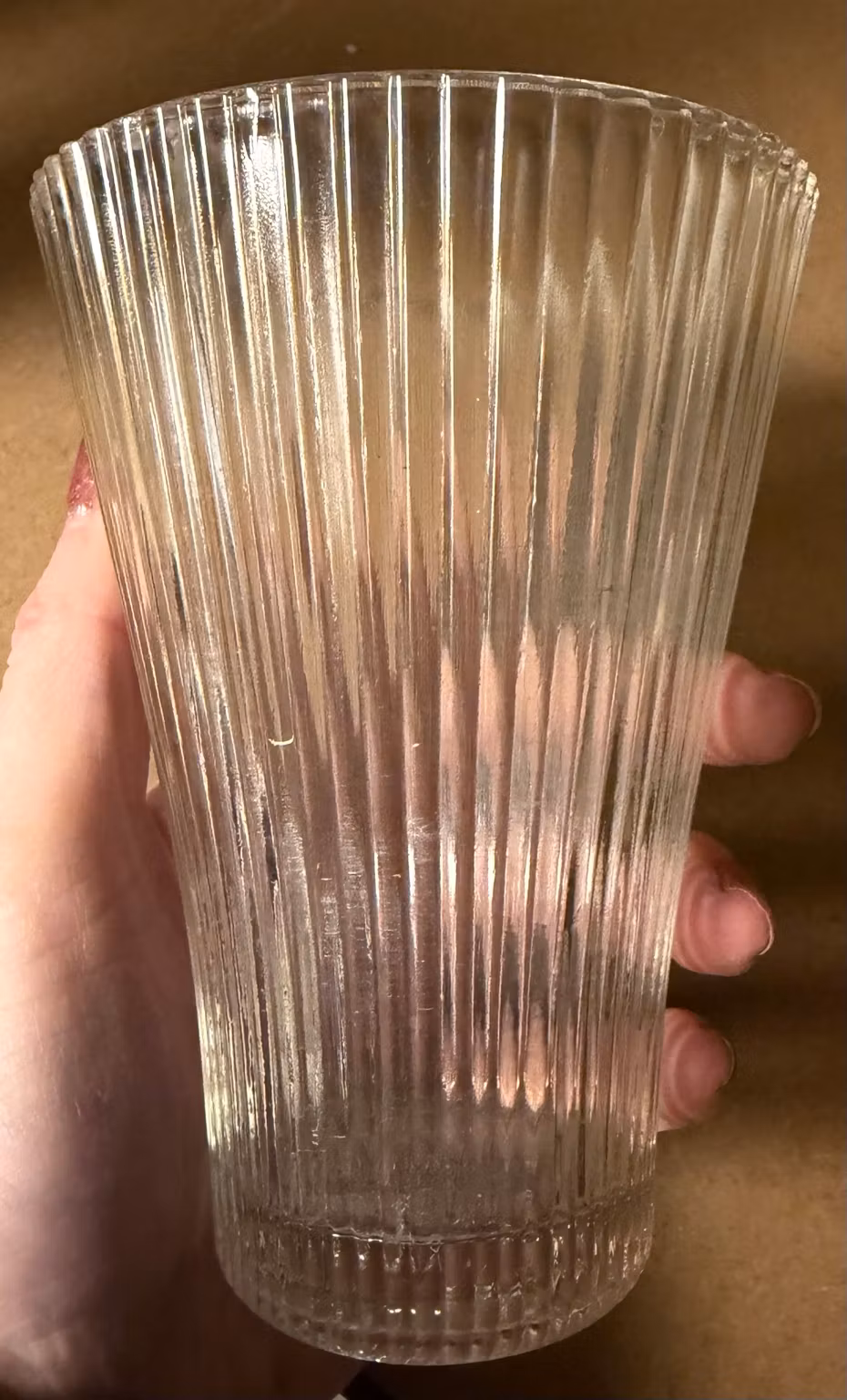 Holmegaard hospitalsvase i riflet glas – ca. 13 cm