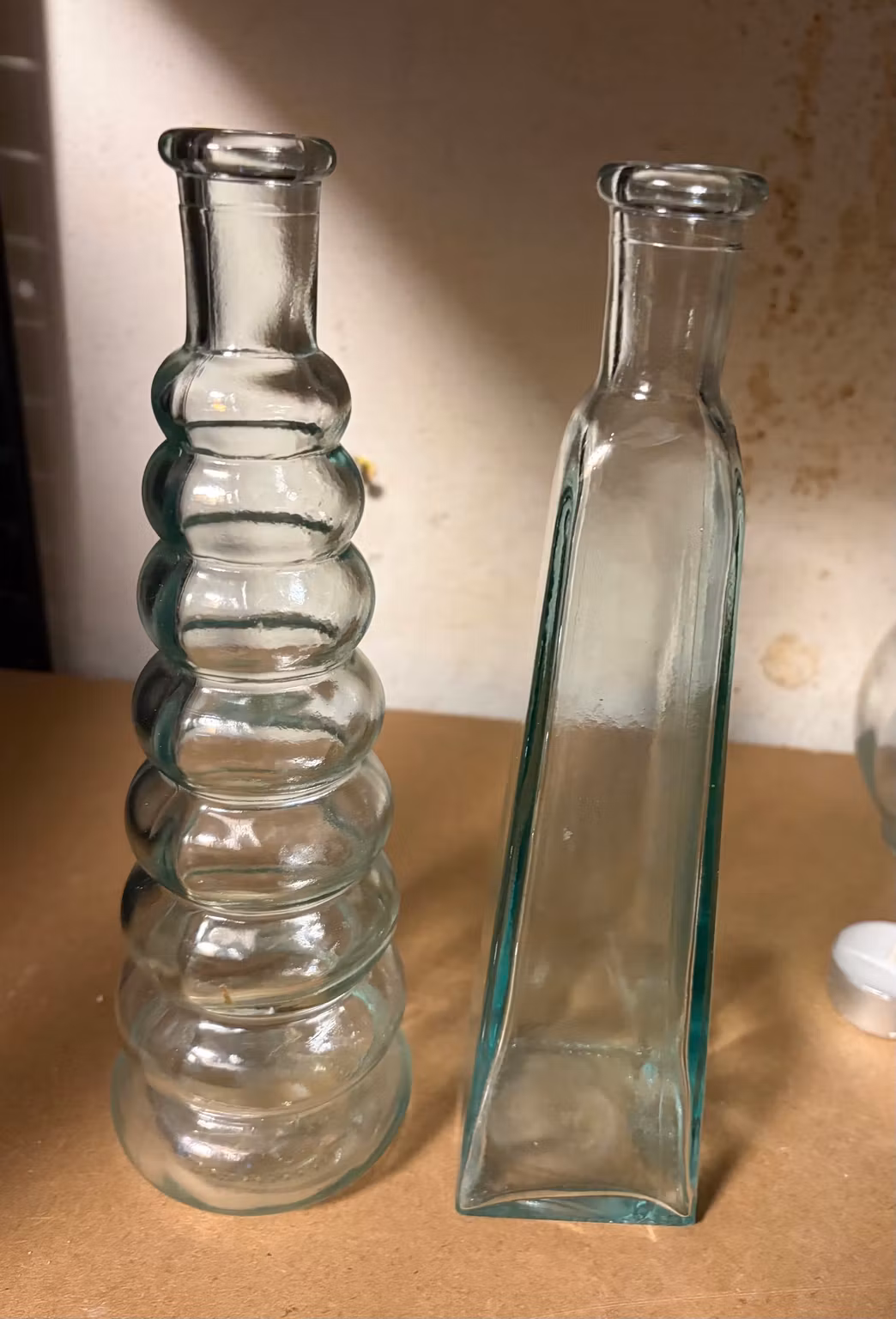Glasvase med ringformet relief – ca. 25 cm
