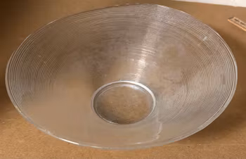 Glasskål i matteret glas med fine riller – ca. 21 cm