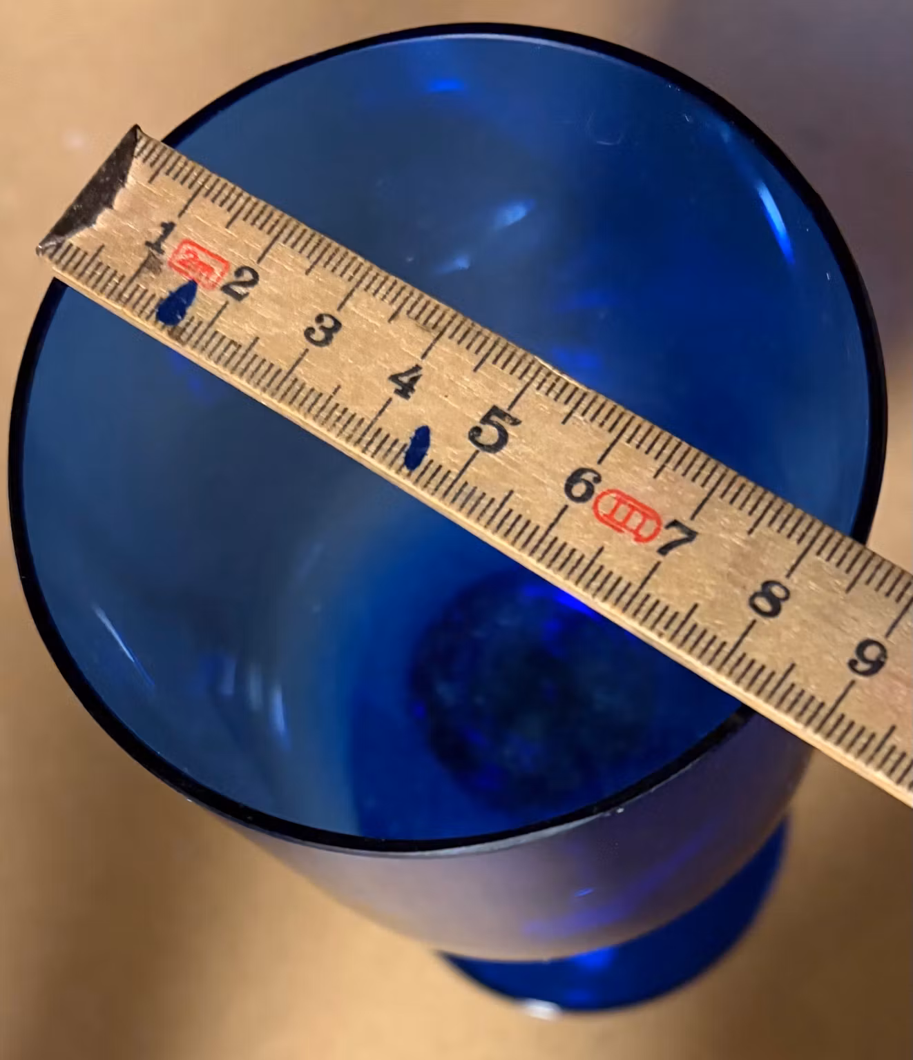 Koboltblåt pokalglas på fod – ca. 18 cm