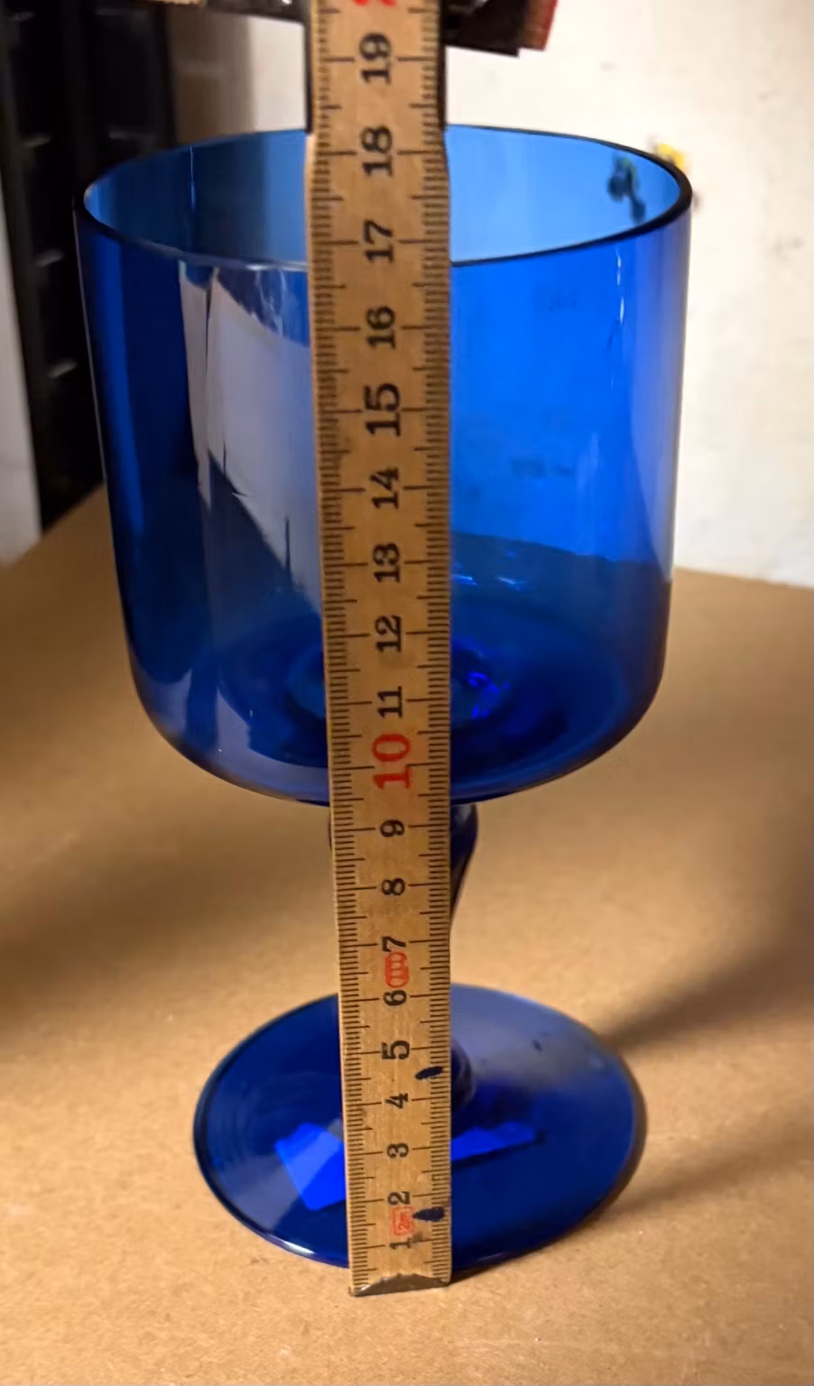 Koboltblåt pokalglas på fod – ca. 18 cm