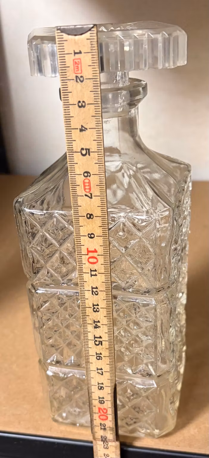 Firkantet glaskaraffel med prop og mønster – ca. 20 cm