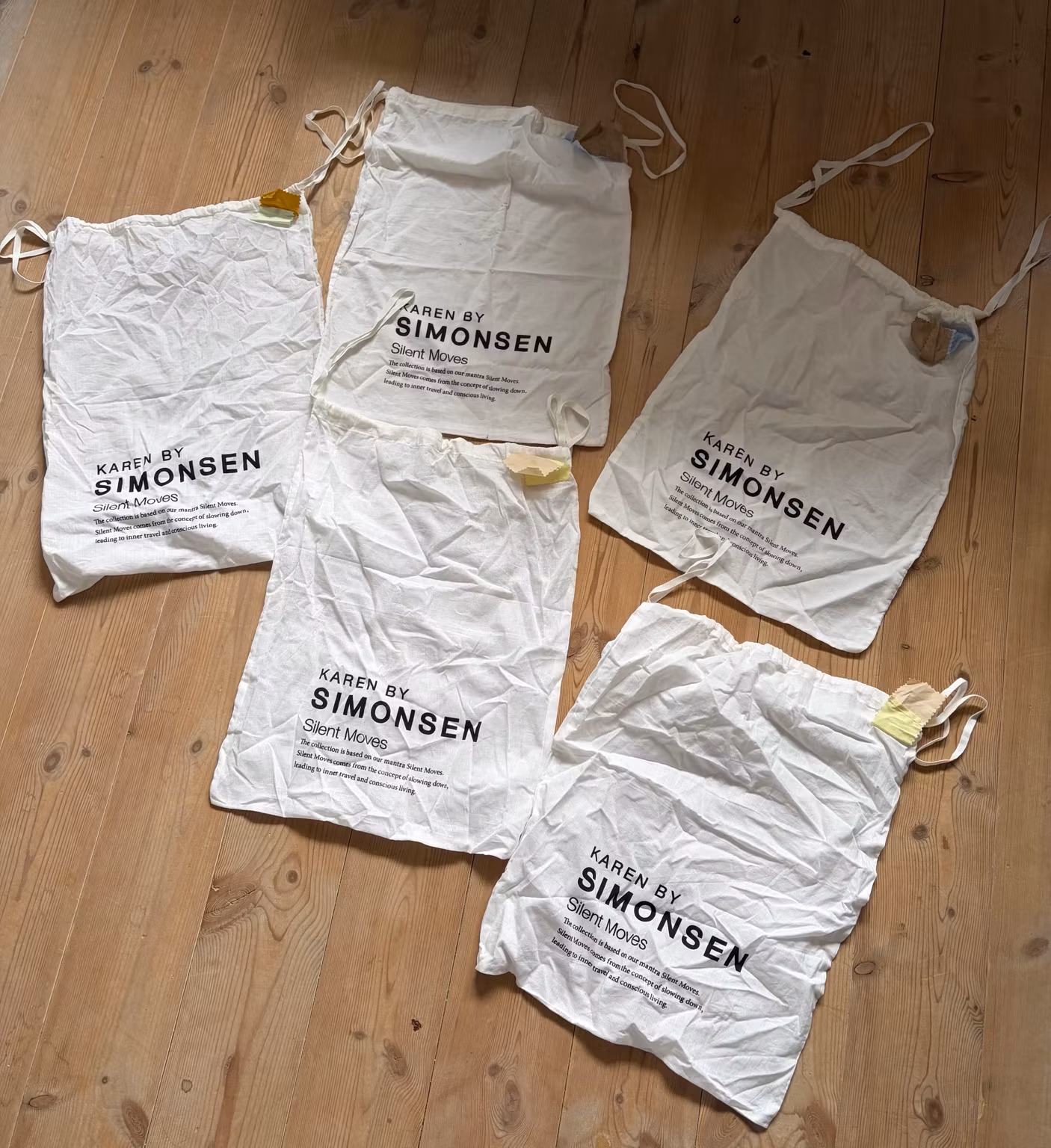 5 Karen by Simonsen Silent Moves stofposer med snøre – hvide