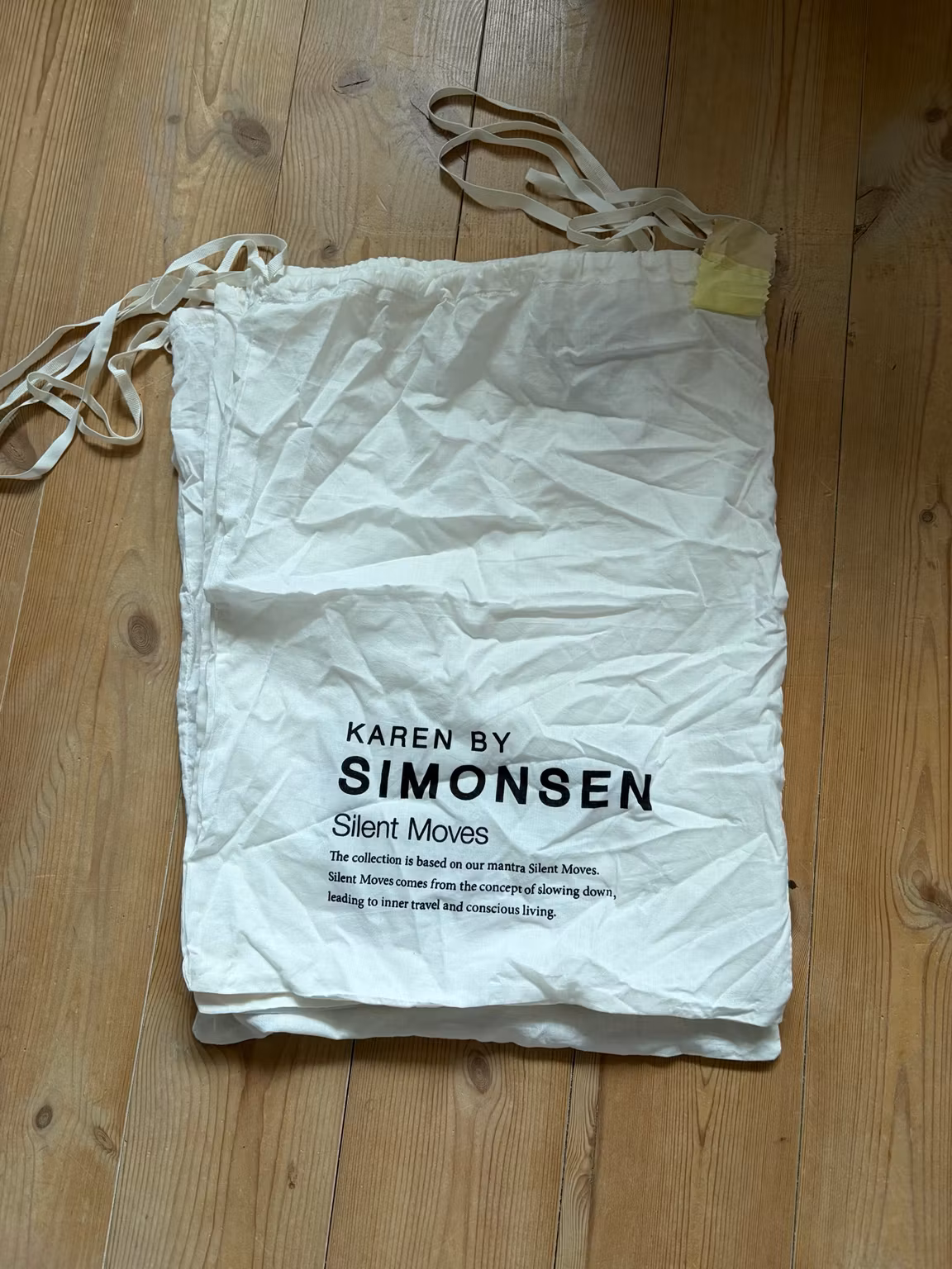 5 Karen by Simonsen Silent Moves stofposer med snøre – hvide