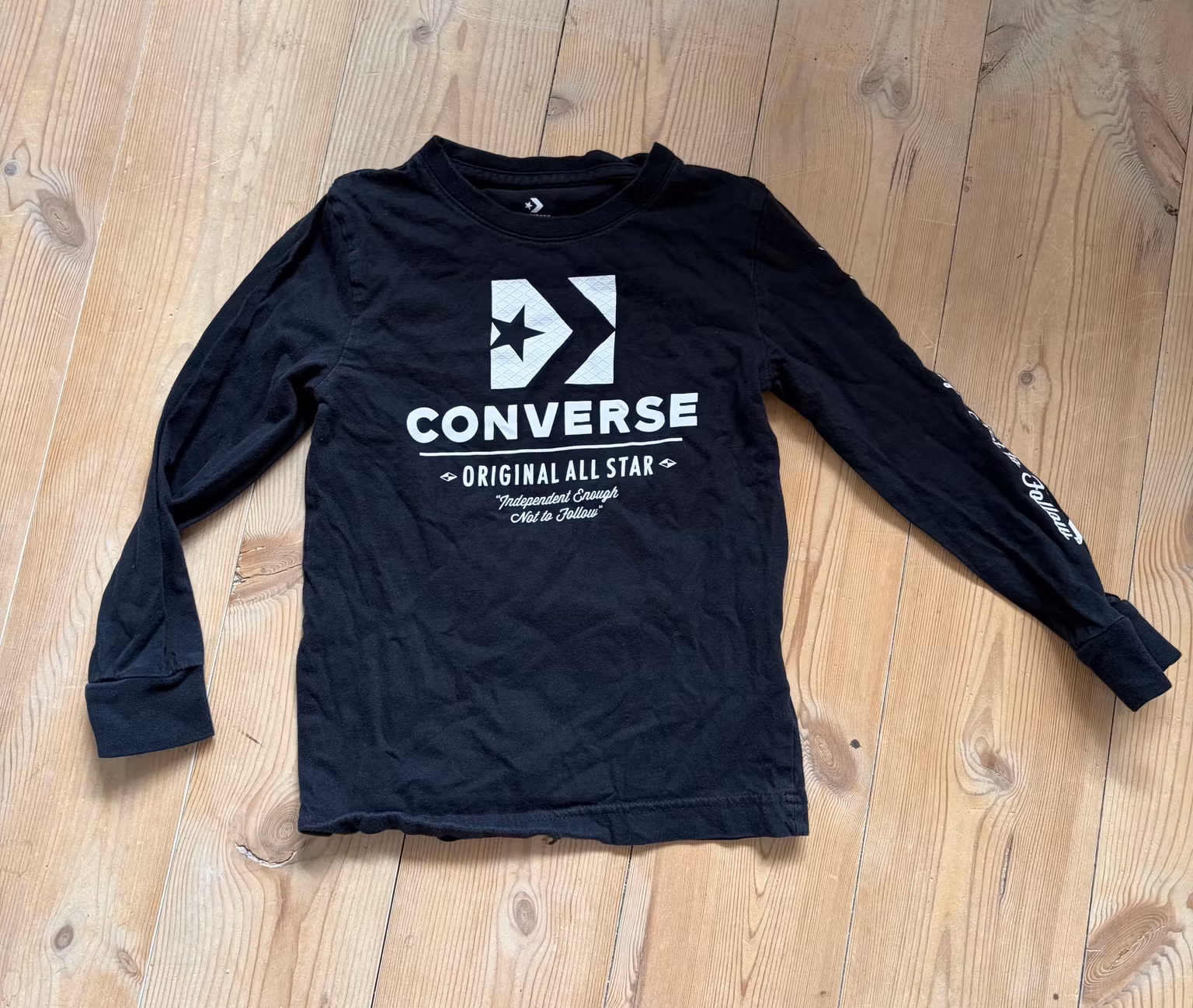 Converse sort langærmet bluse med All Star-print – str. 110–116