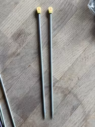 Strikkepinde 5 mm med gule Prym-endeknopper – 1 par