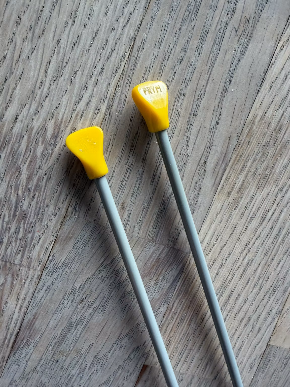 Prym strikkepinde 3½ mm med gule endeknopper – 1 par