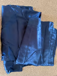 Sengesæt i blå med satin-look – 140 × 200 cm