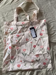 Stofnet fra ONLY med pink tulipaner – one size
