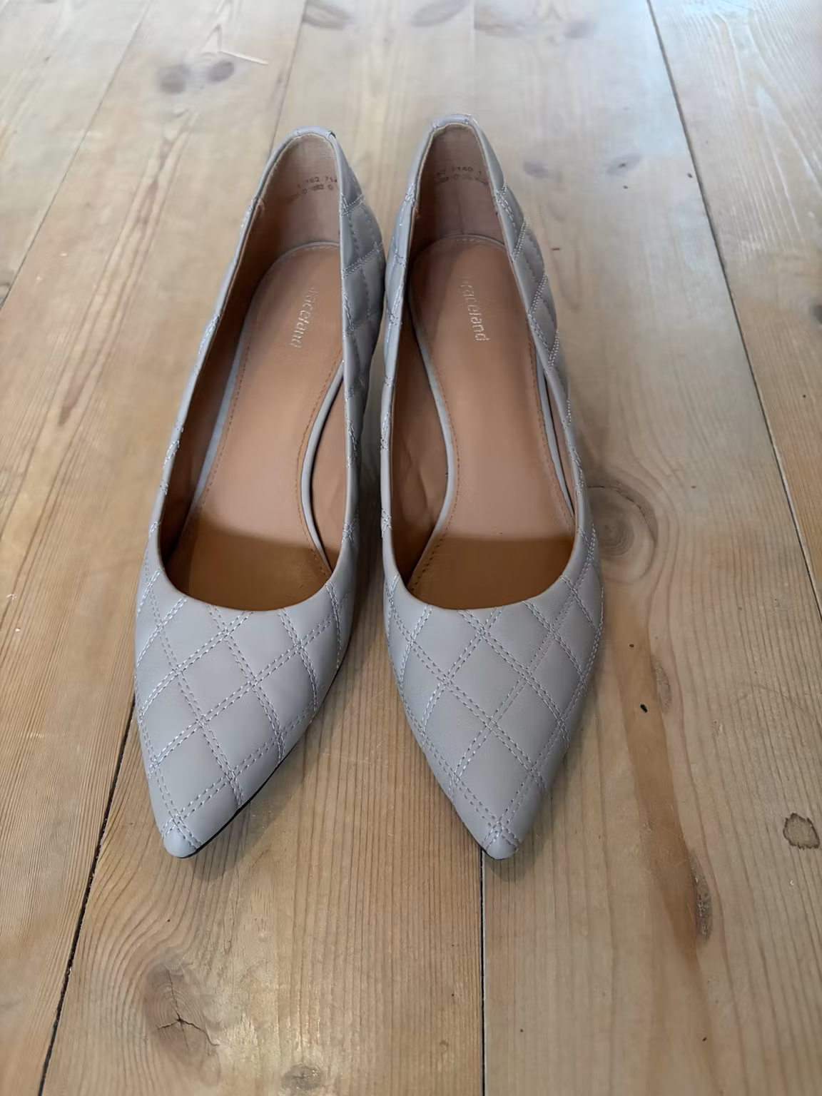 Pumps fra Graceland i lysegrå med ternede syninger – str. 40