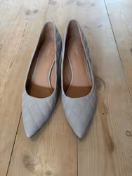 Pumps fra Graceland i lysegrå med ternede syninger – str. 40