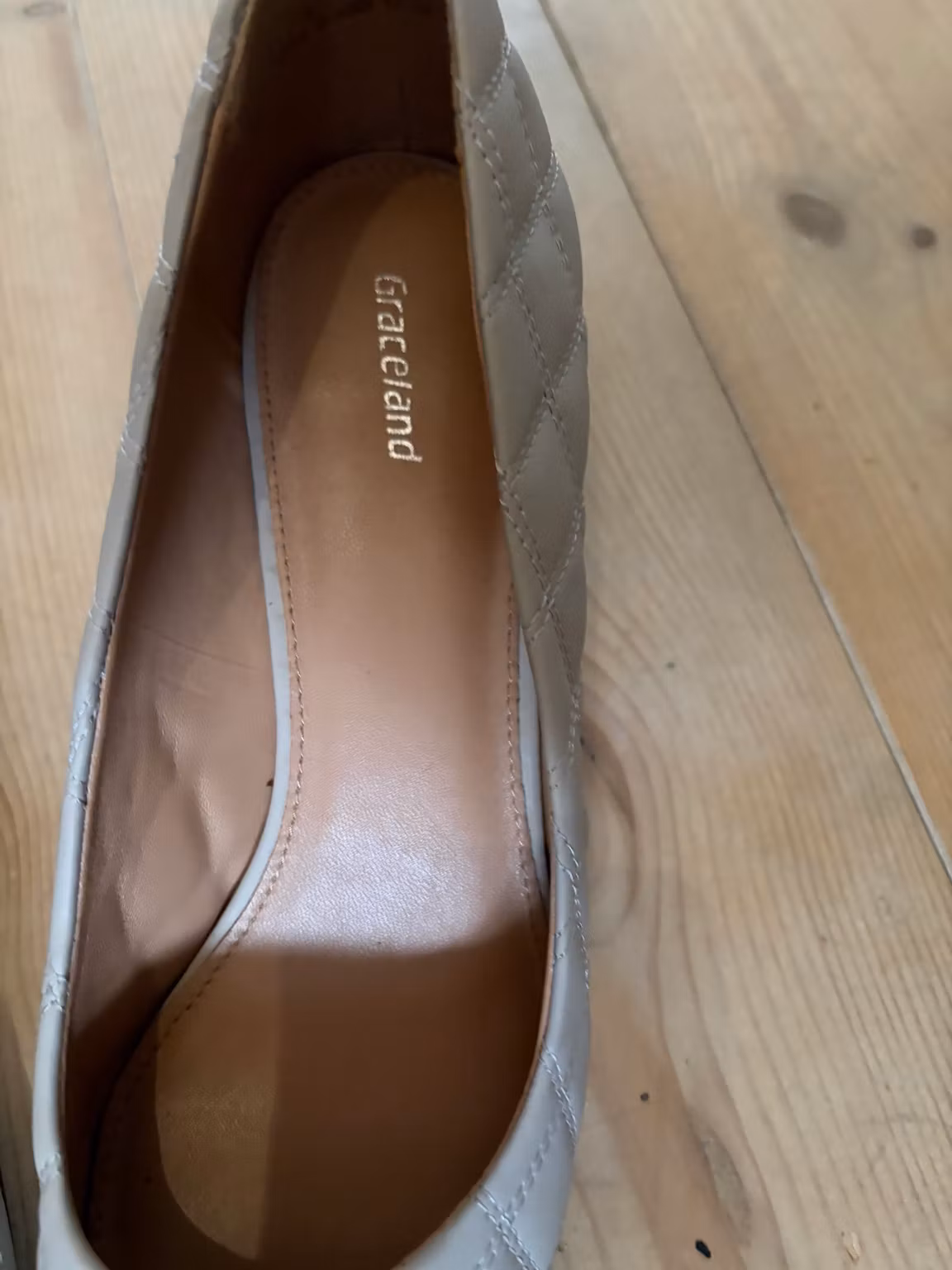 Pumps fra Graceland i lysegrå med ternede syninger – str. 40