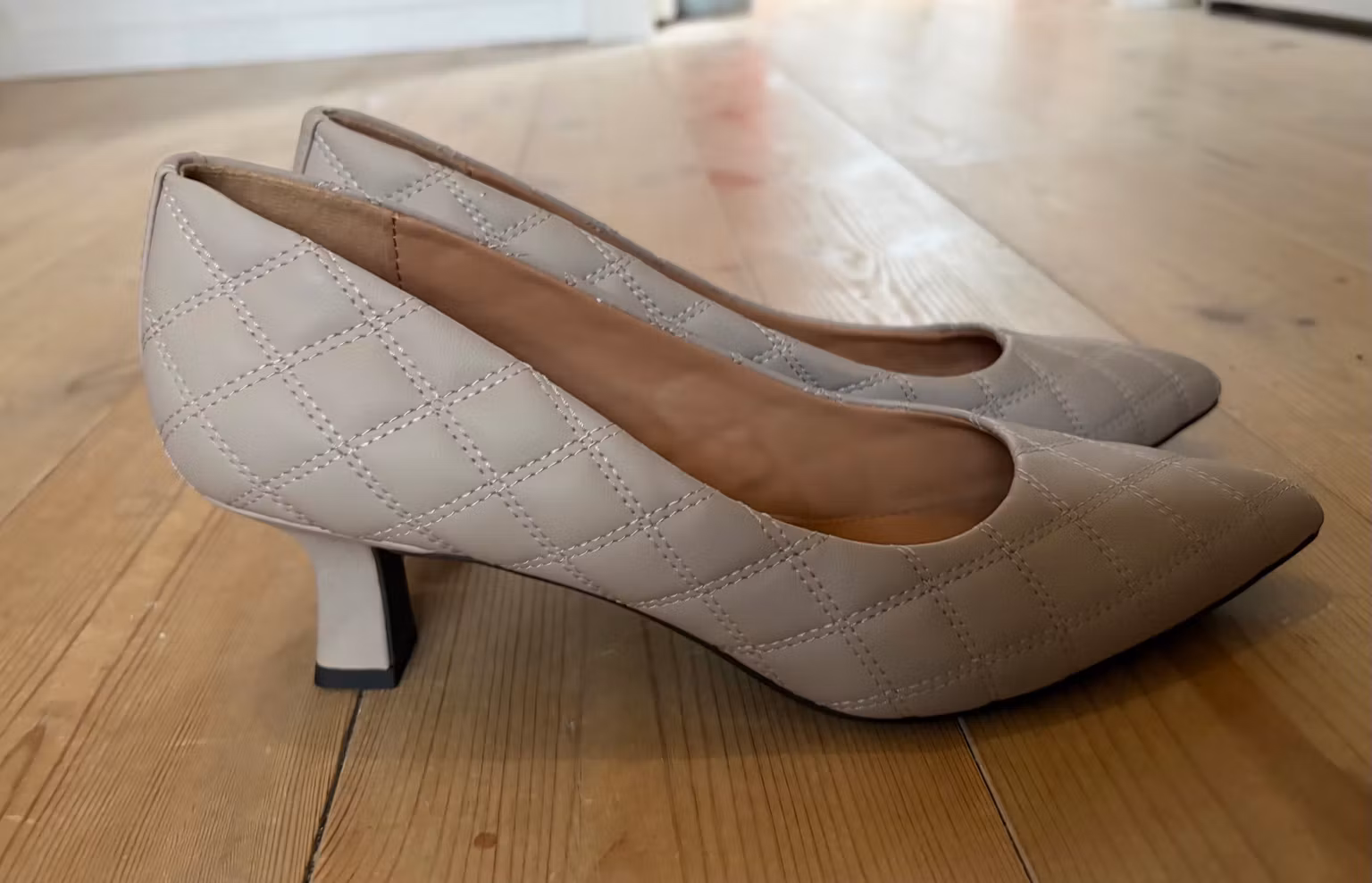 Pumps fra Graceland i lysegrå med ternede syninger – str. 40