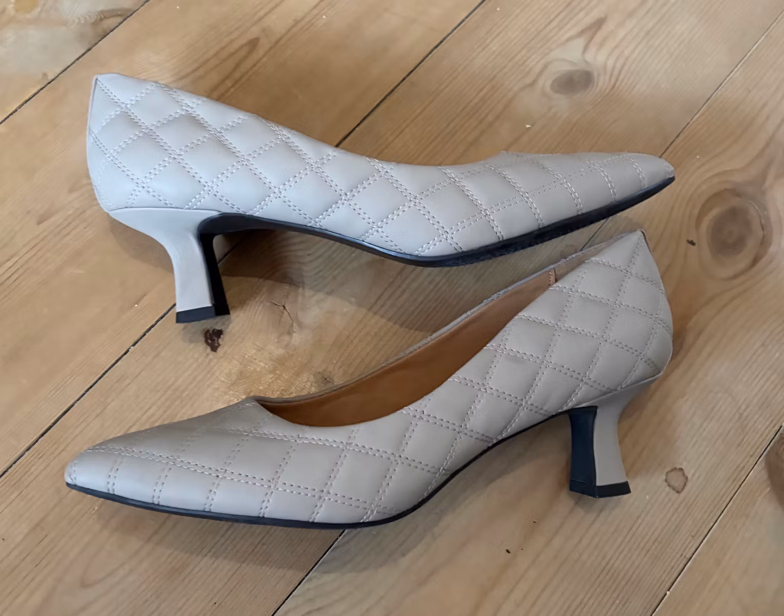 Pumps fra Graceland i lysegrå med ternede syninger – str. 40