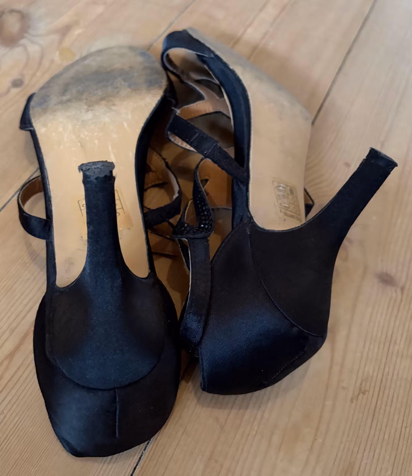Sandaler VRS – sorte med sten og høj hæl – str. 39