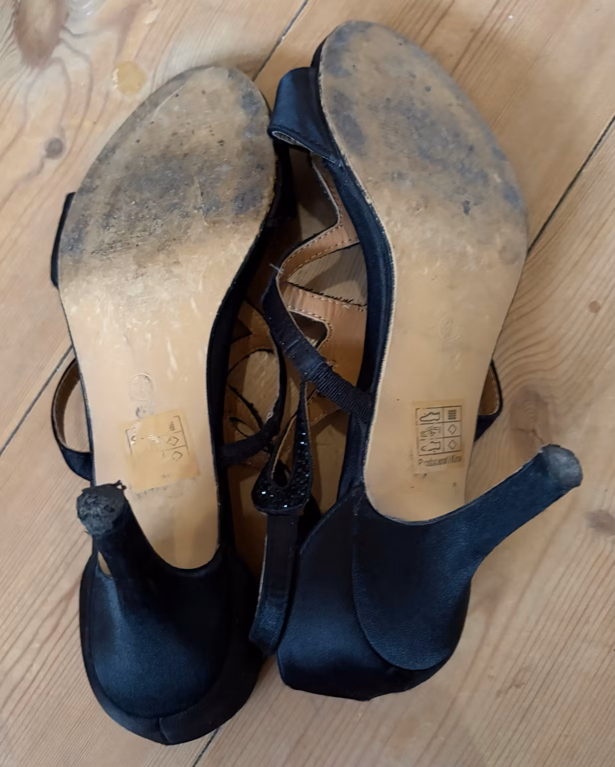 Sandaler VRS – sorte med sten og høj hæl – str. 39