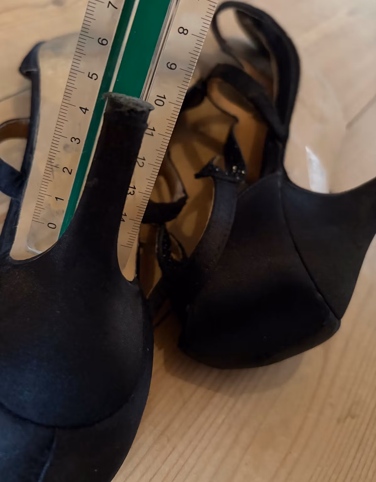 Sandaler VRS – sorte med sten og høj hæl – str. 39