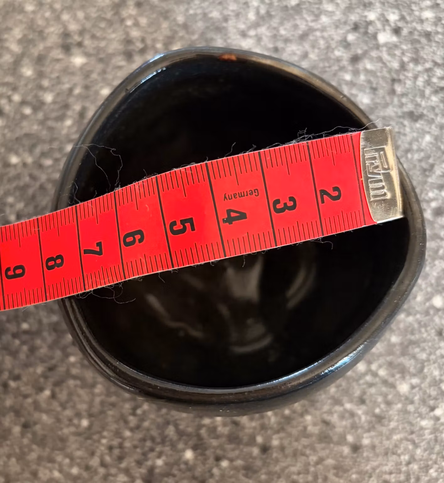 Keramikskjuler – sort med blåt og hvidt mønster – ca. 8 cm