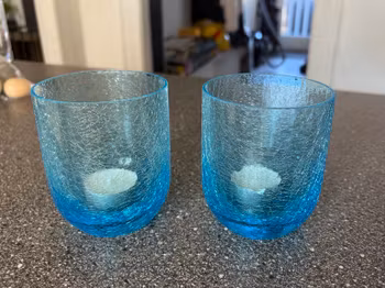 Fyrfadsstager i blåt krakeleret glas – 2 stk., ca. 9,5 cm