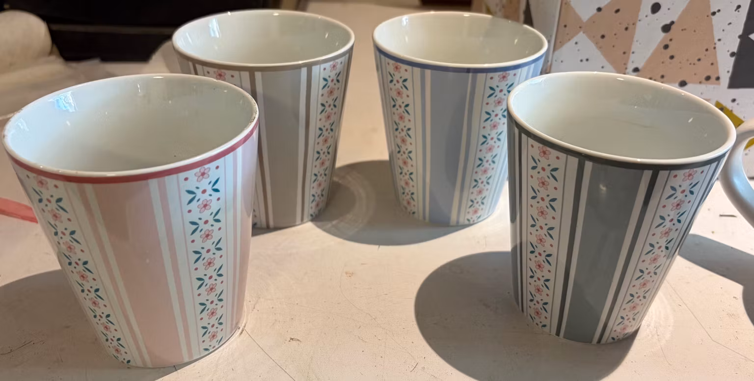 Krus Falby Design – 4 stk. med striber og blomster, ca. 12 cm