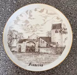 Kirkeplatte Bing & Grøndahl – Finderup, nr. 4395, ca. 19 cm