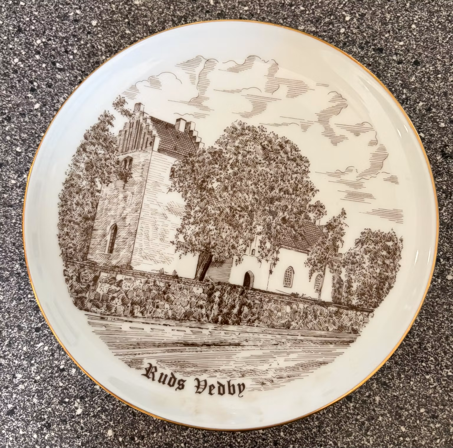 Kirkeplatte Bing & Grøndahl – Ruds Vedby, nr. 4153, ca. 19 cm
