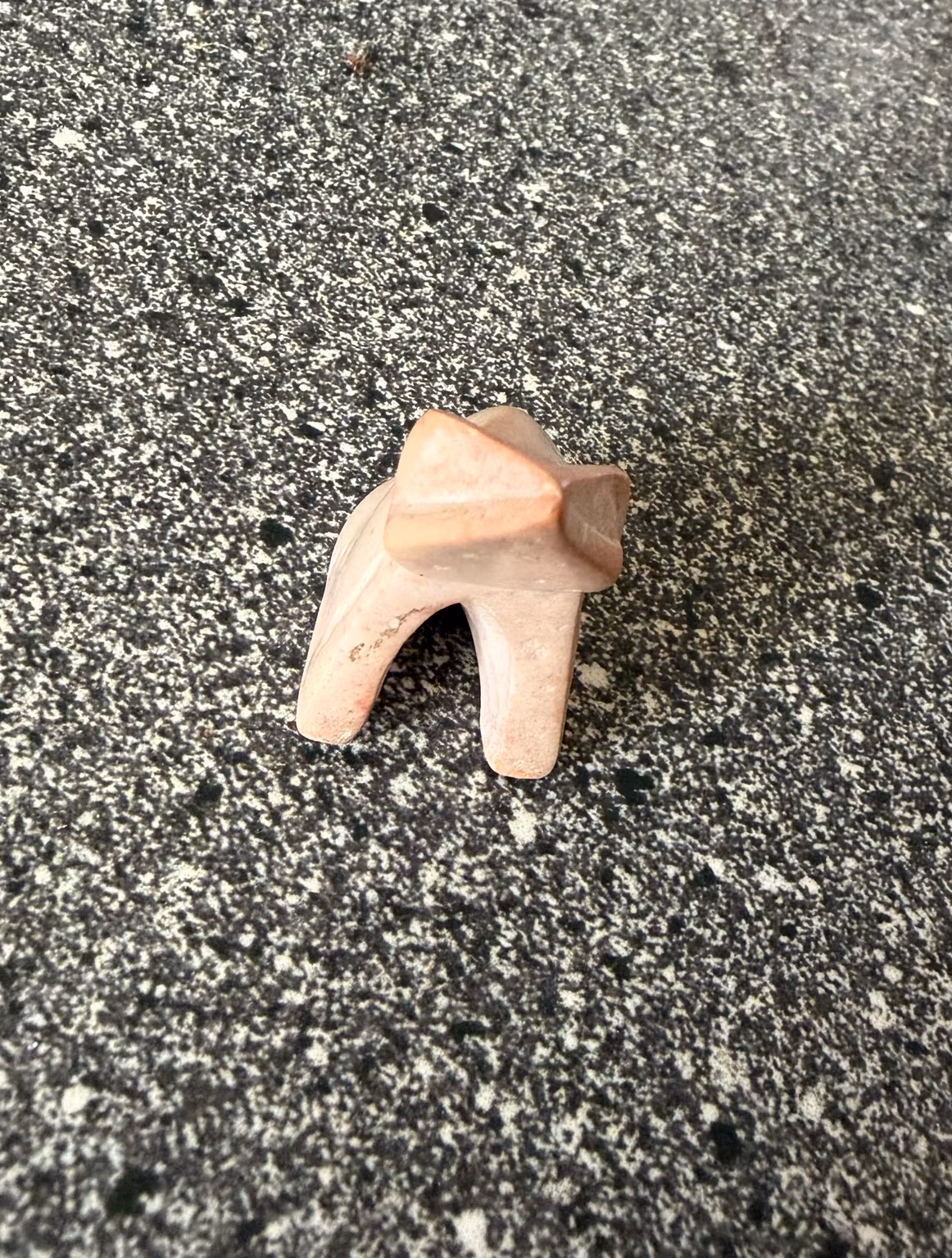 Lille rosa frøfigur – ca. 5 cm