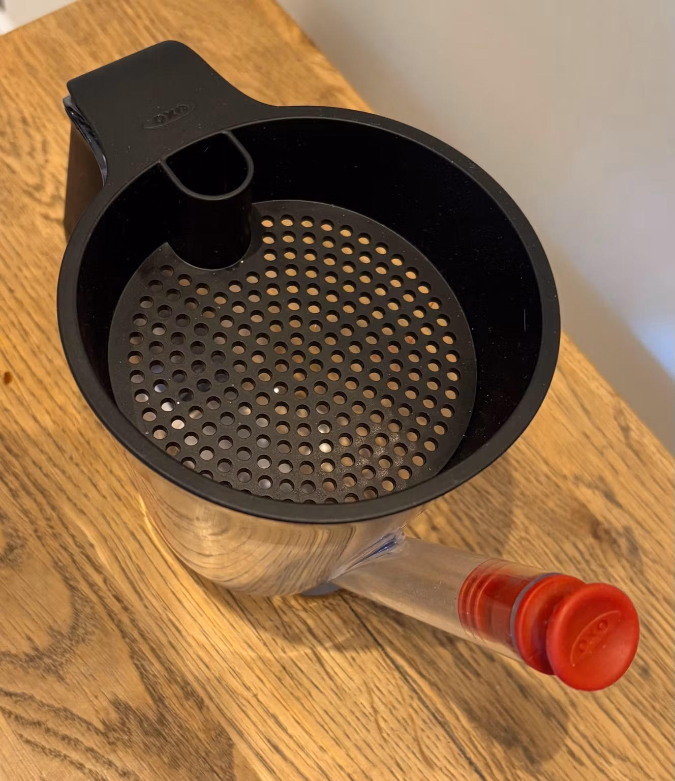 Fedtseparator OXO – 500 ml med si og rød prop