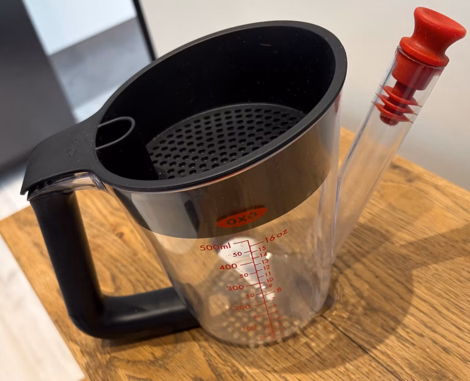 Fedtseparator OXO – 500 ml med si og rød prop