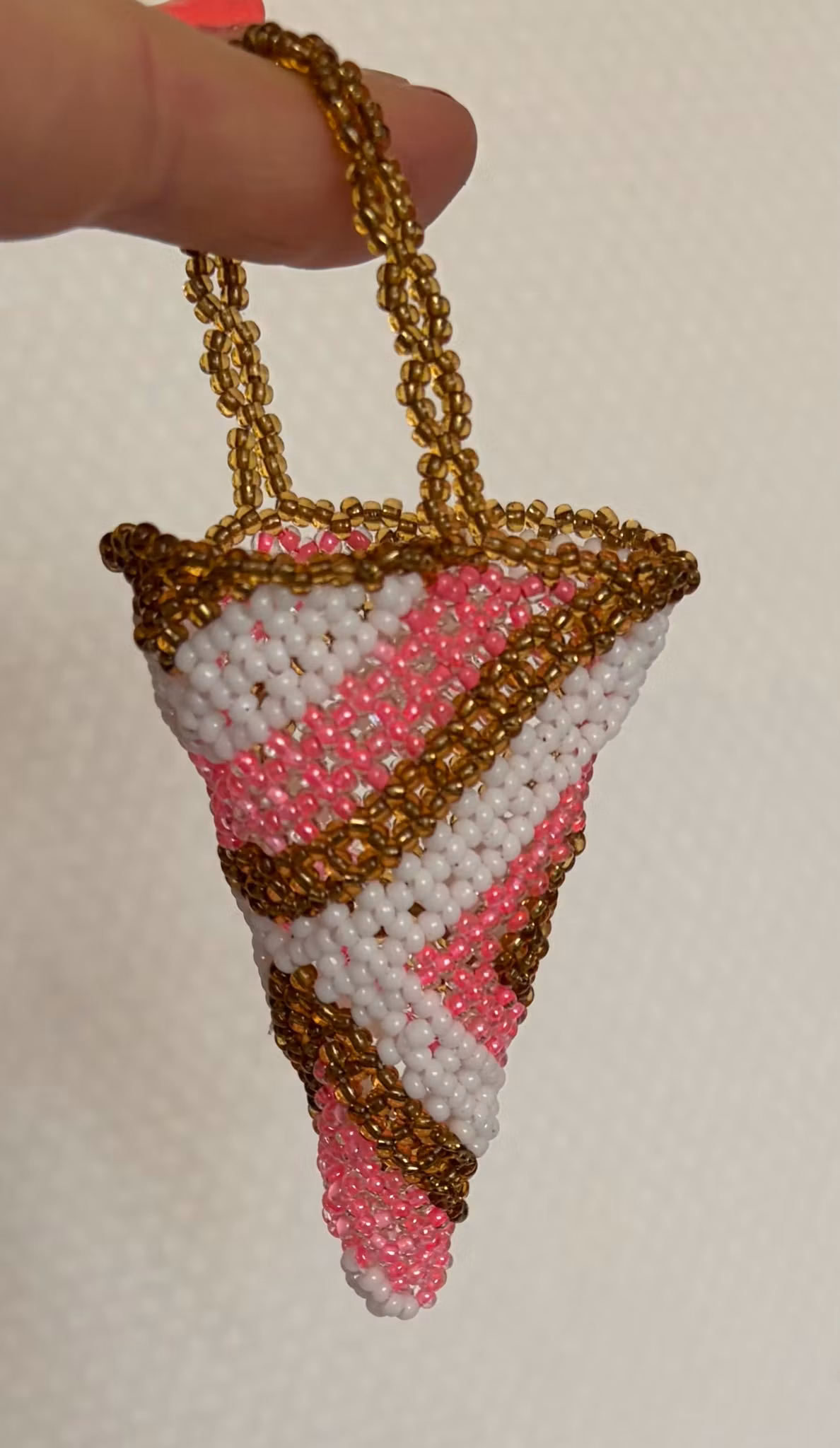 Perlekræmmerhus – rosa, hvid og guldfarvet, ca. 11 cm
