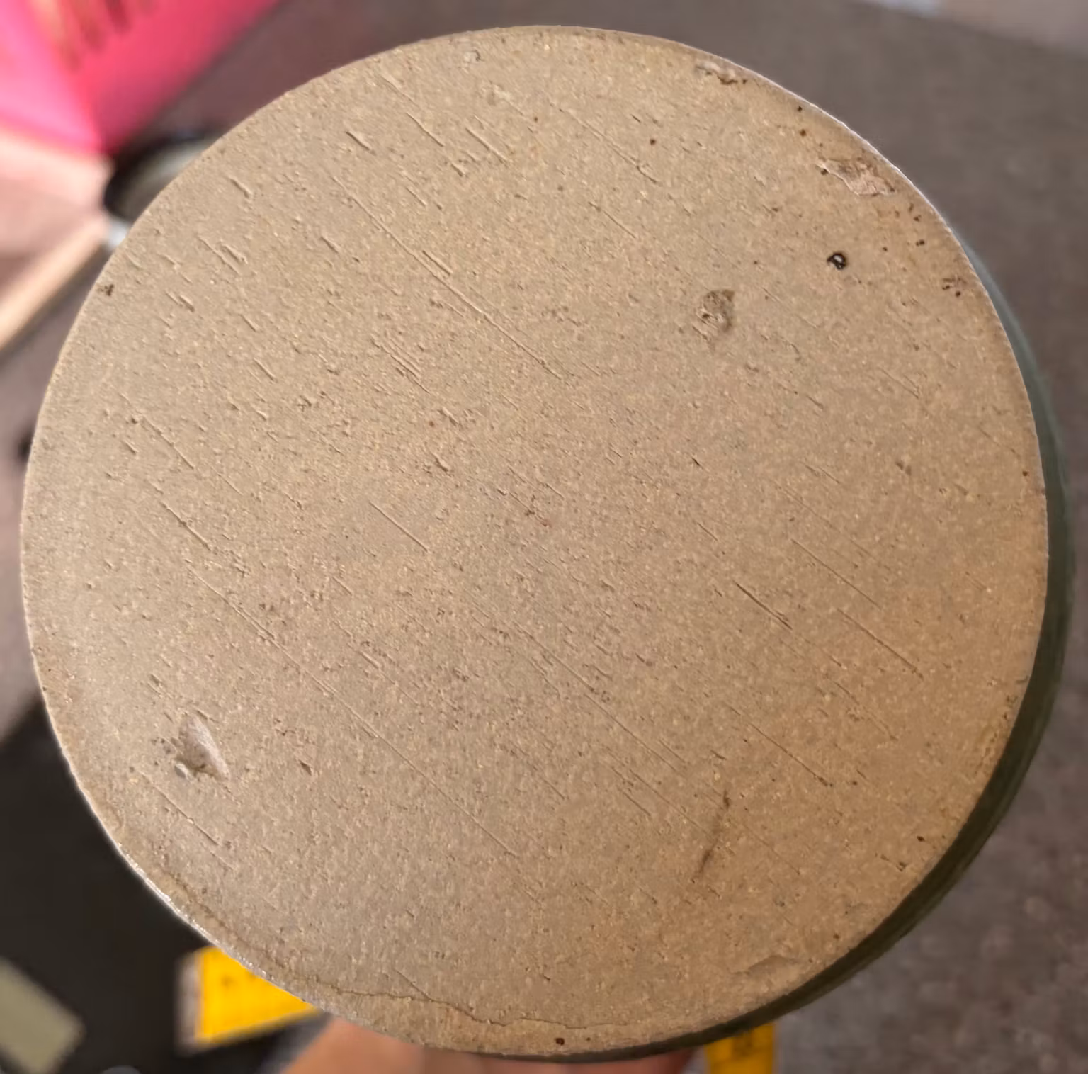 Whiskyflaske i keramik – grøn/beige med prop, ca. 26 cm