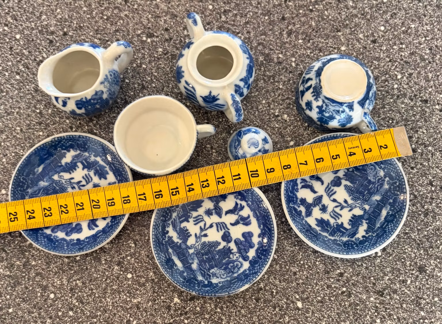 Miniatureservice i blåhvid keramik – 8 dele