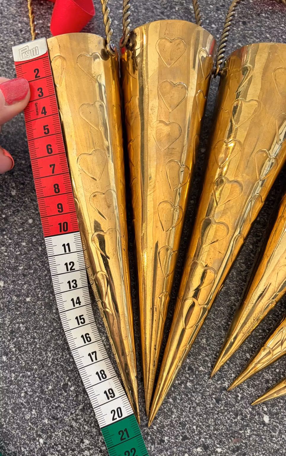 Kræmmerhuse i guldfarvet metal med hjerter – 6 stk., ca. 15,5–20,5 cm