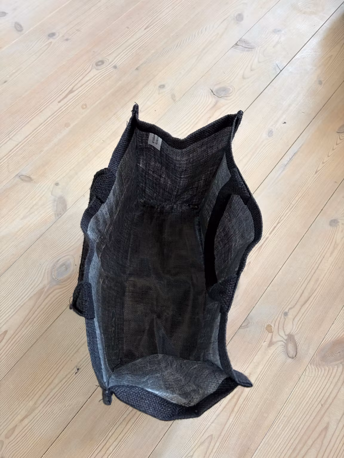 Indkøbstaske Arla Pro – sort med korte hanke, ca. 35 × 30 cm