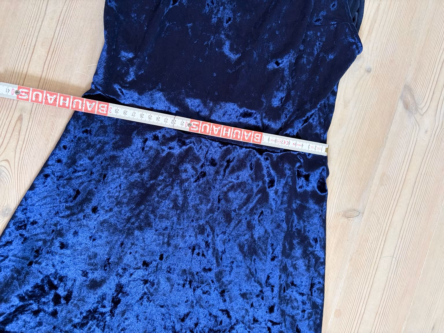 Velourkjole H&M Divided – blå med V-ryg, str. 40