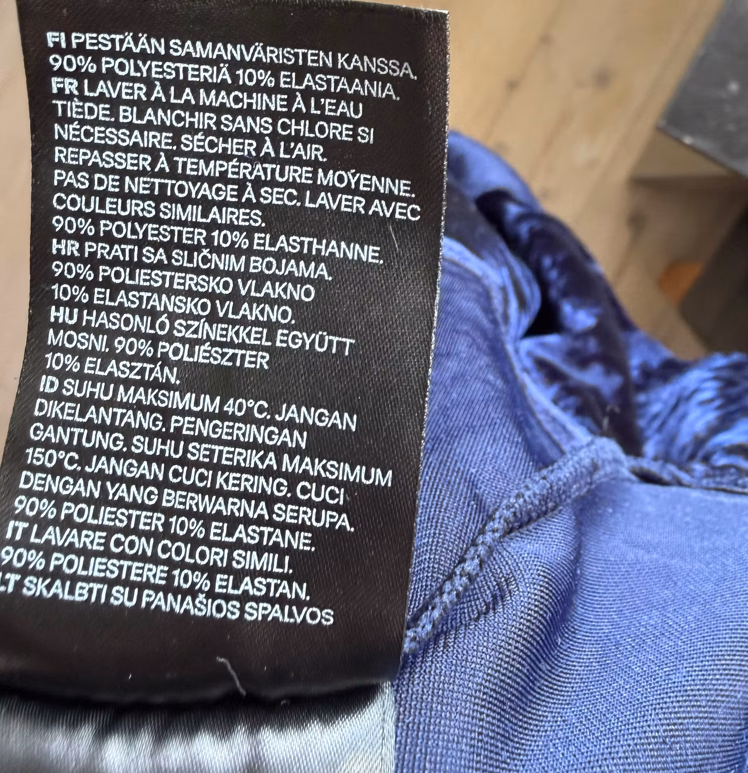 Velourkjole H&M Divided – blå med V-ryg, str. 40