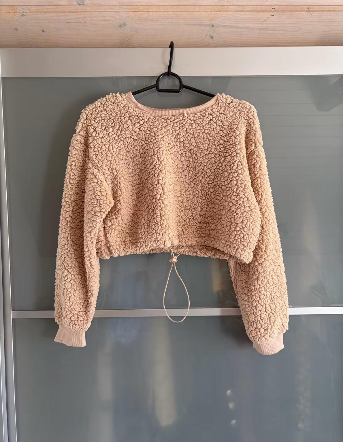 Teddytrøje – lys beige med rosa tone og snøre, str. S/M